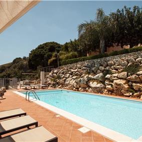 3 bedroom villa with pool and tennis court in Sicily, sleeps 6-8